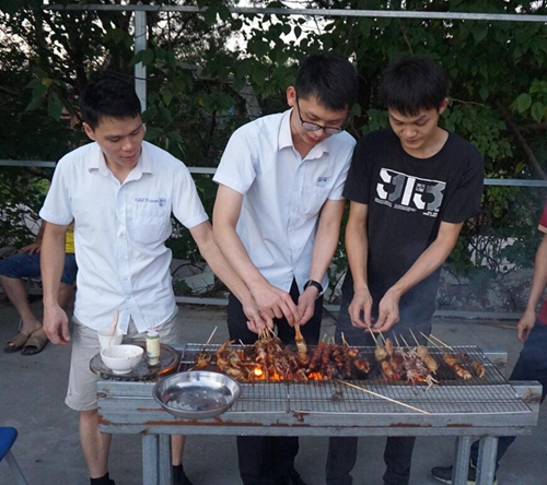 品牌日記|富軒門窗度員工生日會(huì)與燒烤激情相約